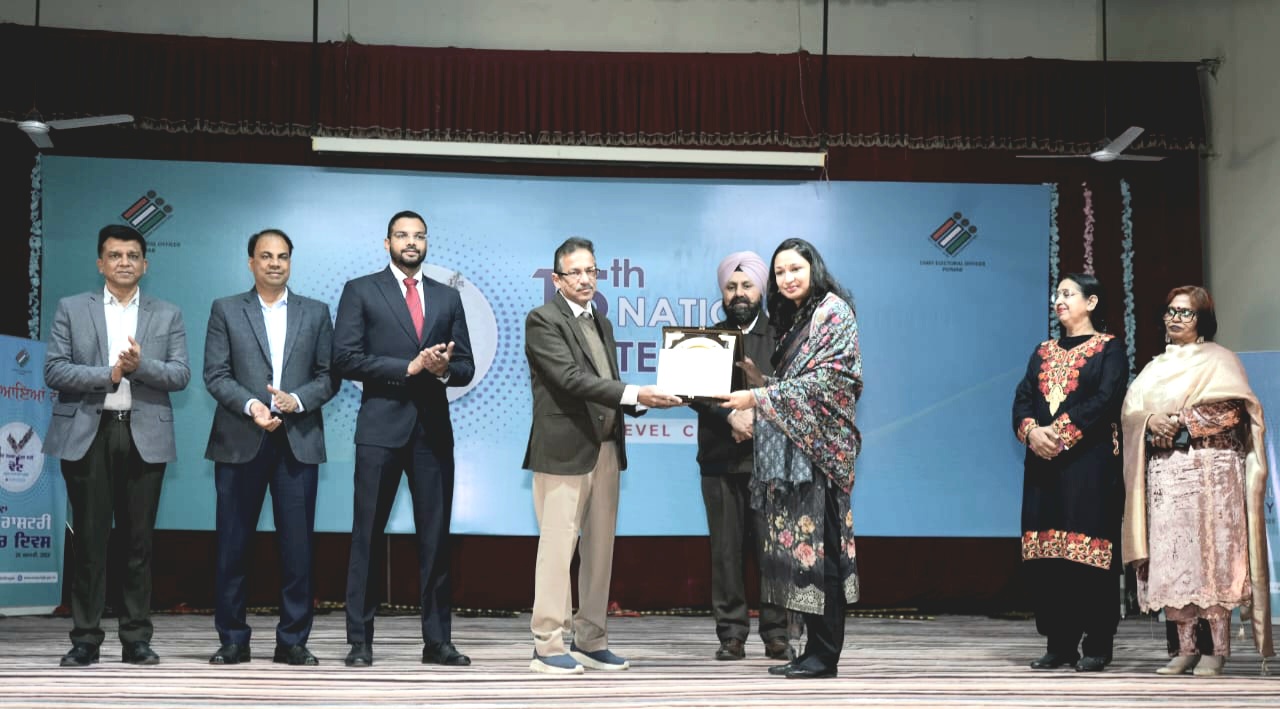 Election Commission honours Deputy Commissioner Komal Mittal with State Award for Overall Best Election Process